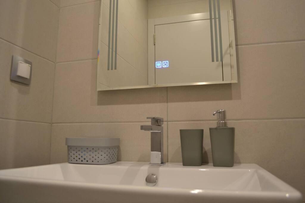 Modern City Center 2 Bedroom Apartment Sofia Buitenkant foto