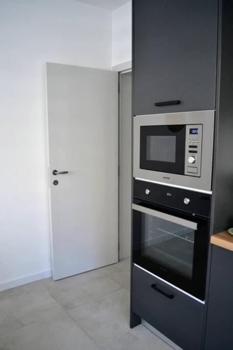 Modern City Center 2 Bedroom Apartment Sofia Buitenkant foto