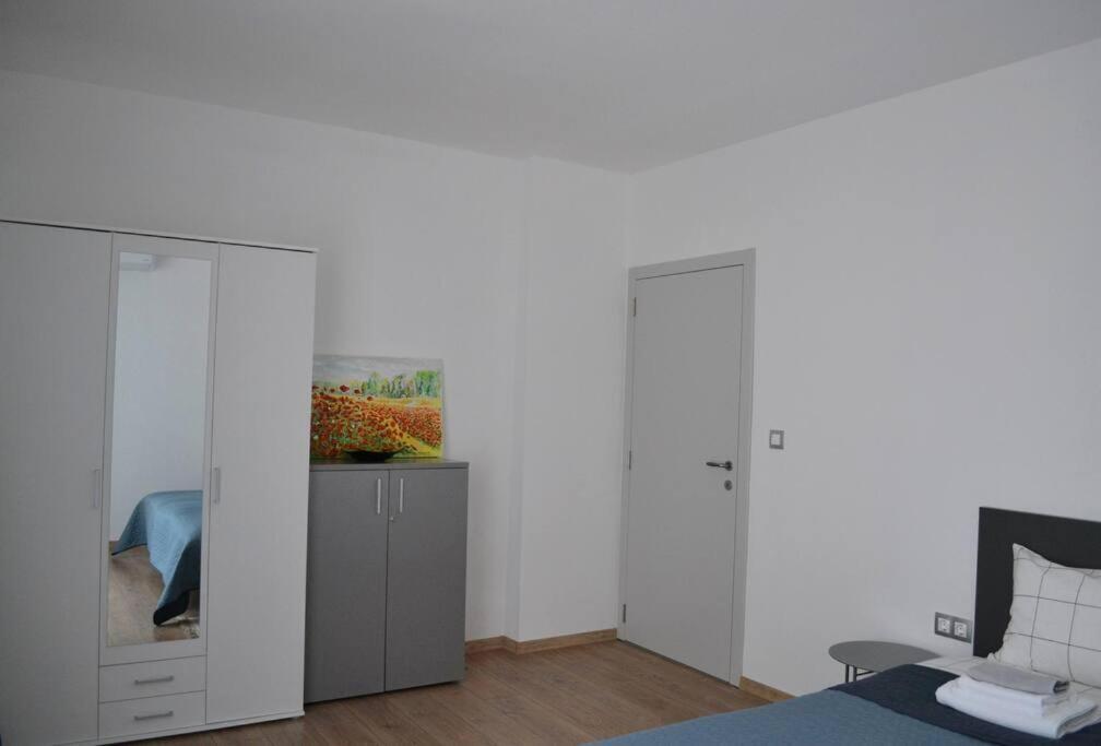 Modern City Center 2 Bedroom Apartment Sofia Buitenkant foto